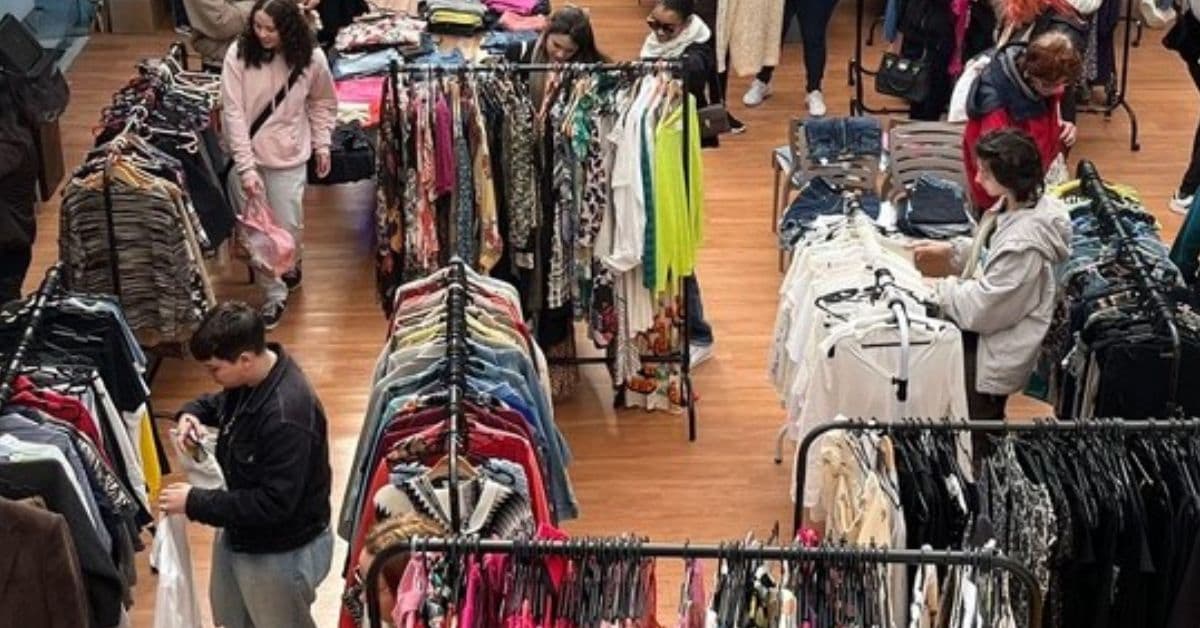 Feira solidária da Udesc mistura brechó e gastronomia em apoio a idosos em São José