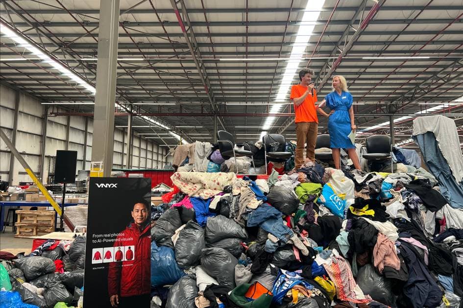 Robô de Revenda 'Vnyx' Fotografa e Precifica Roupas de Segunda Mão em Dois Minutos