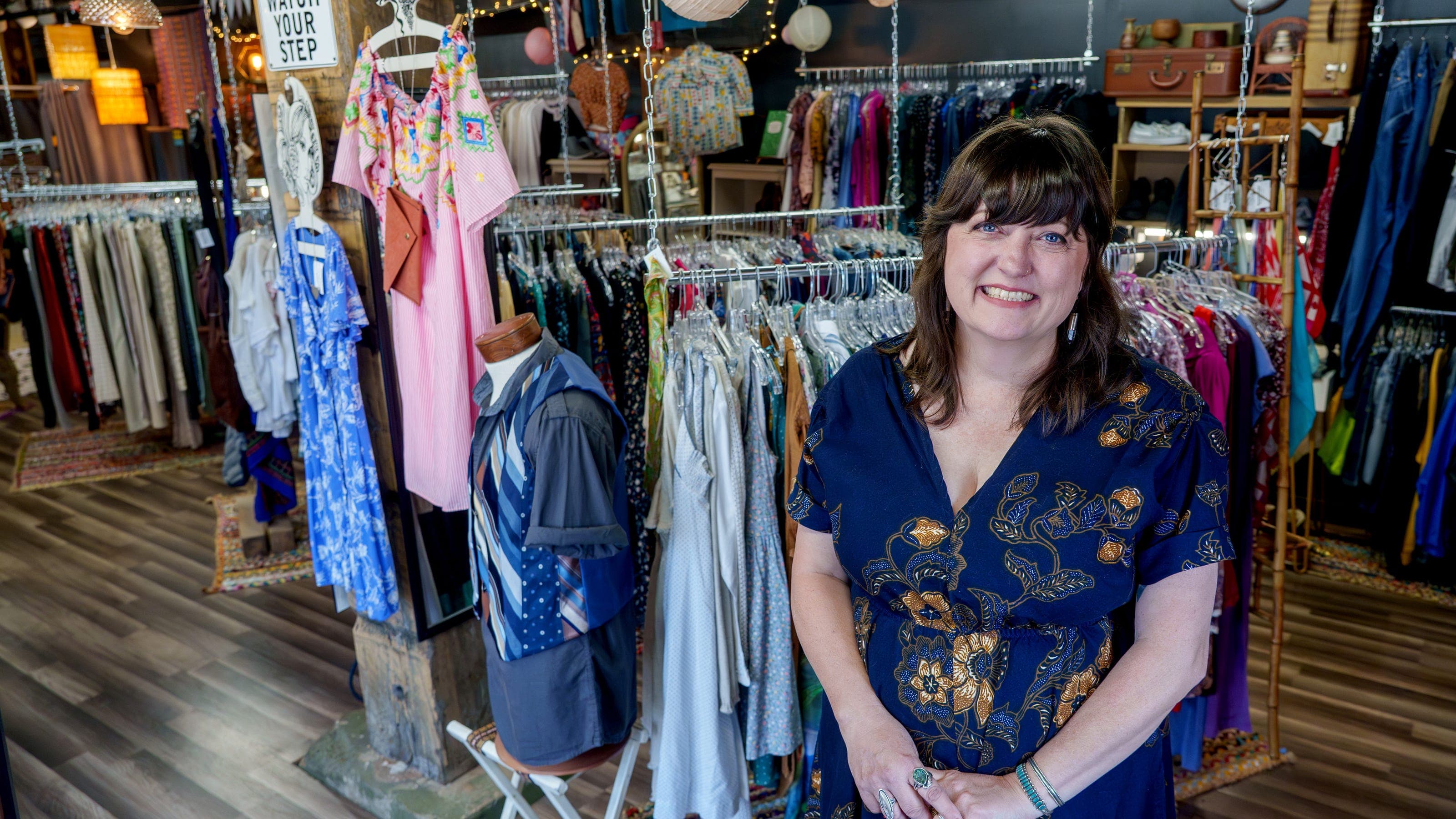 De Volta ao Brechó: A Revitalização de uma Loja de Roupas em Peoria Heights