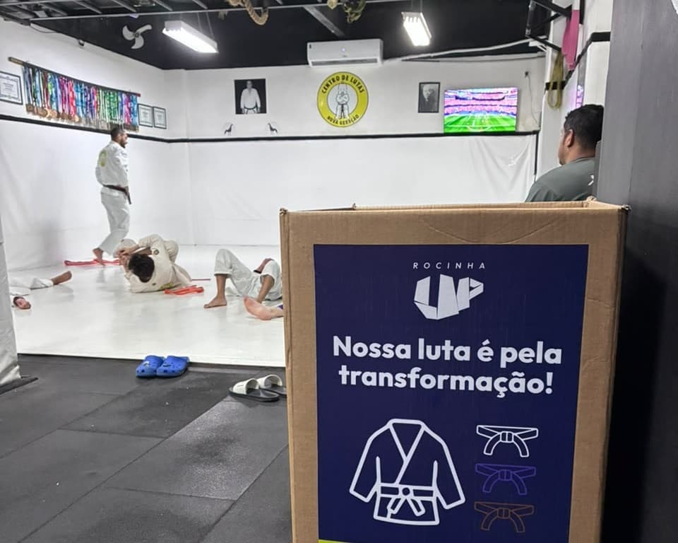 Rocinha UP: kimonos de jiu-jítsu viram moda sustentável e geram renda na comunidade